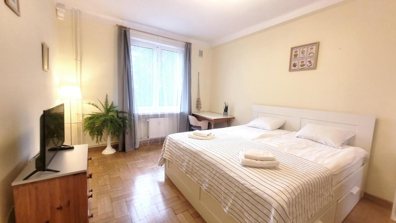 Happy Life - Apartment Next To Metro Station Varşovia Exterior foto