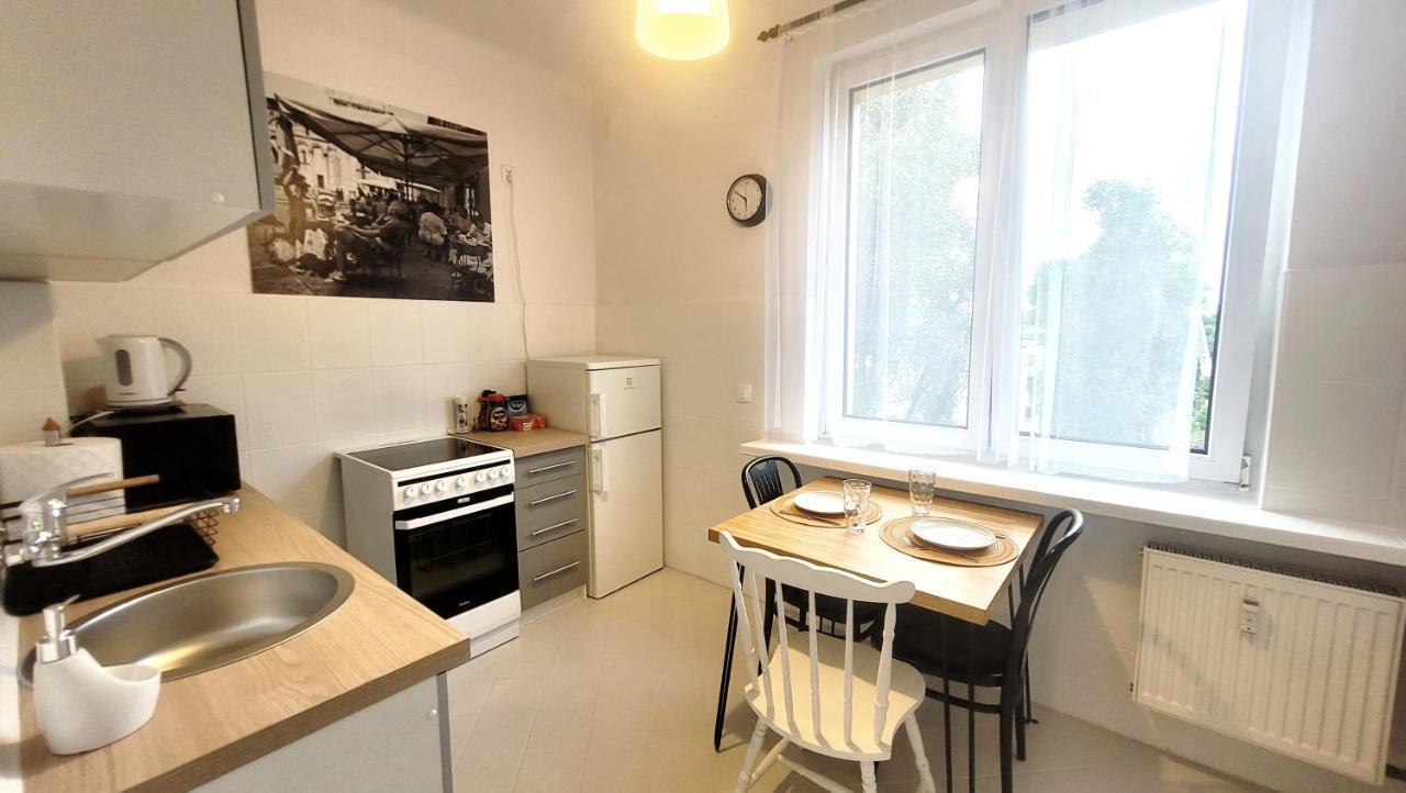 Happy Life - Apartment Next To Metro Station Varşovia Exterior foto